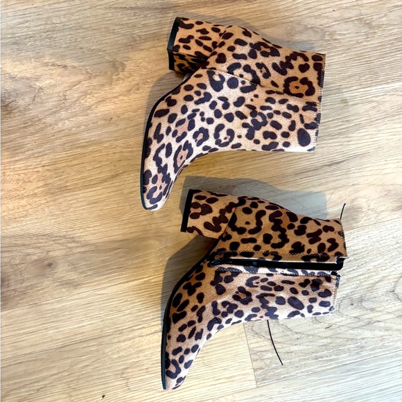 Time and Tru Leopard Print Ankle Boots block heels size 7 new - Picture 9 of 13